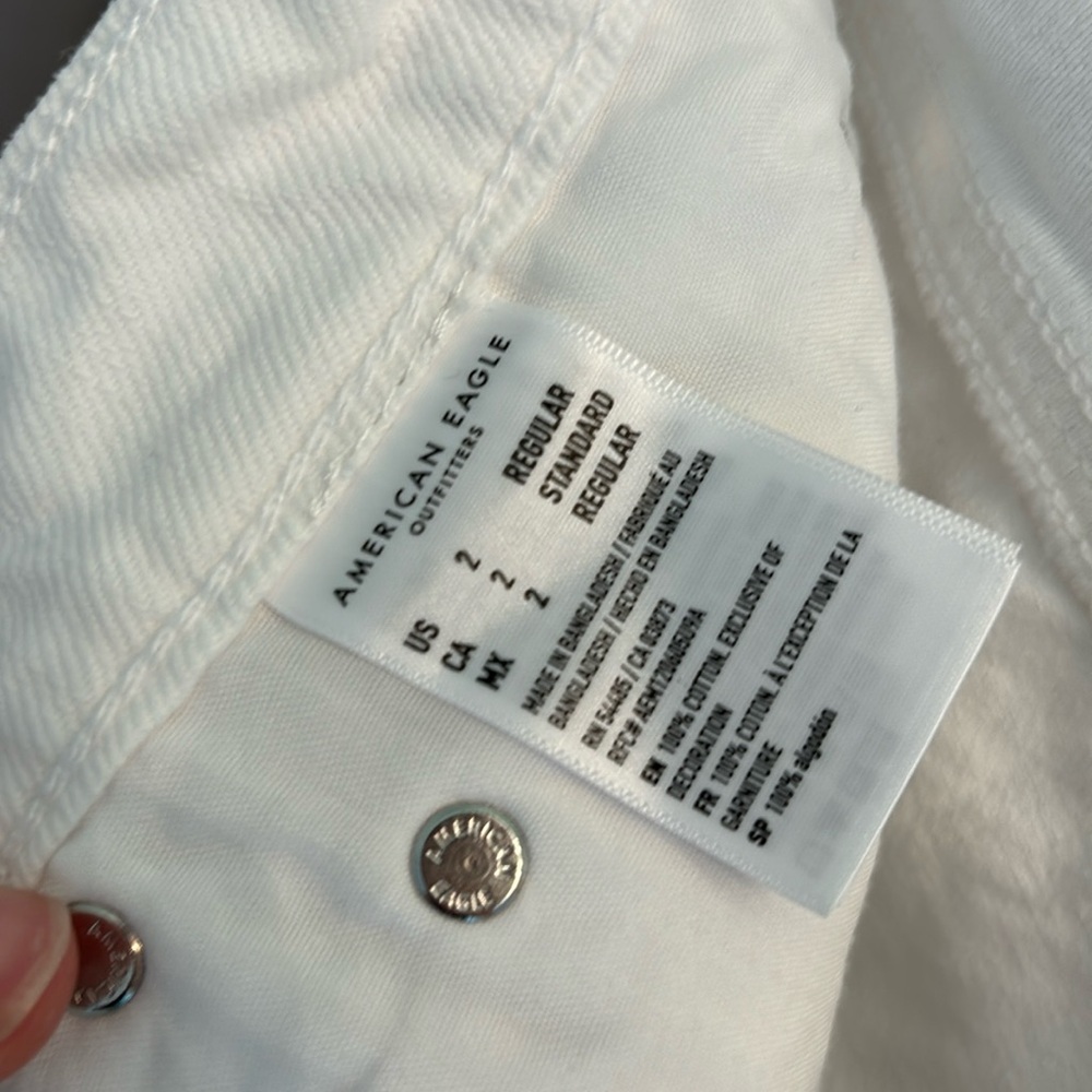 American Eagle White 90s Straight Distressed Jean Size 2 - Picture 3 of 7
